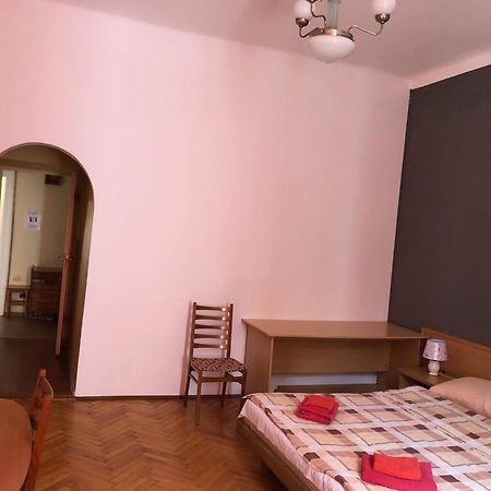 Apartment On Svobody Avenue Lviv Exteriör bild