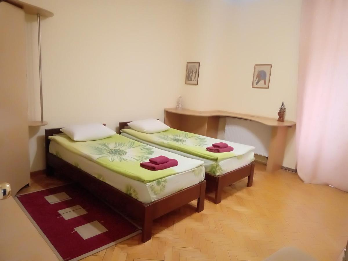 Apartment On Svobody Avenue Lviv Exteriör bild