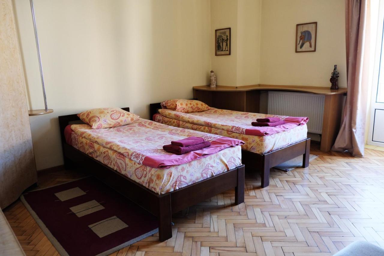 Apartment On Svobody Avenue Lviv Exteriör bild